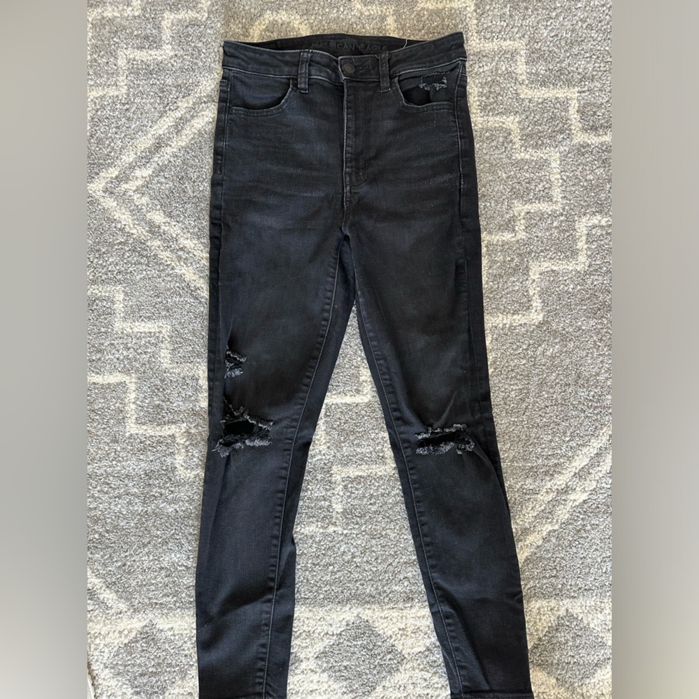 American Eagle - Size 8 SHORT- Rip Skinny - High Rise